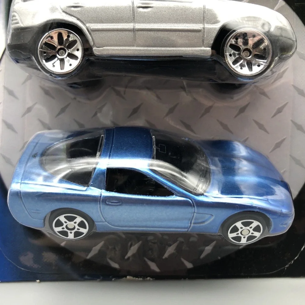 Maisto Double Value Pack Blue Corvette &‎ Silver Hummer Diecast 1/64 Scale